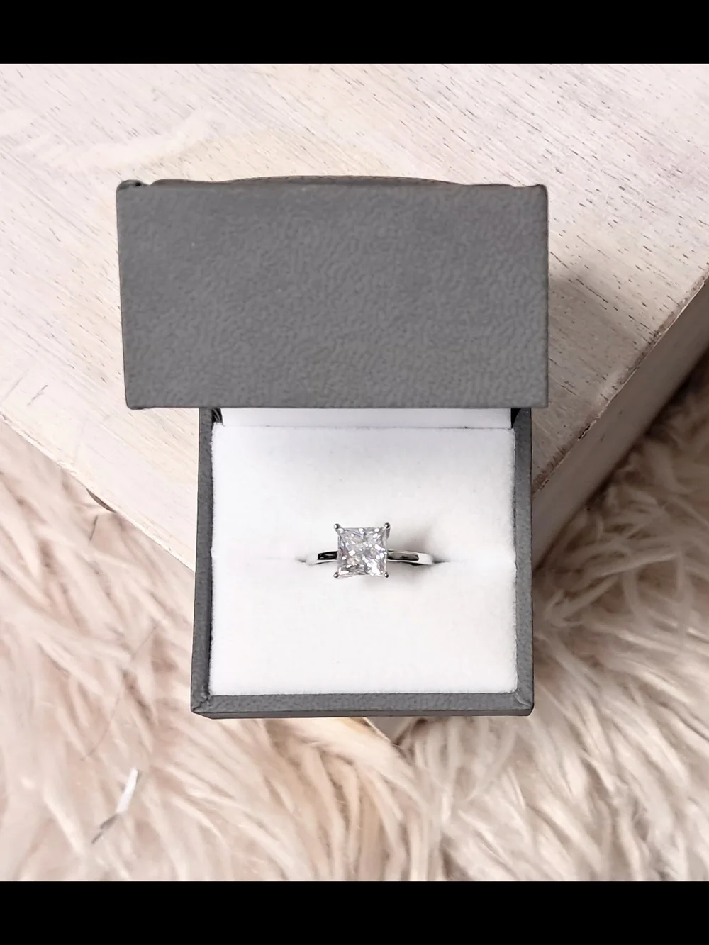 Stunning 2.0 Carat Princess Cut Moissanite Stone with GRA Certification NWT